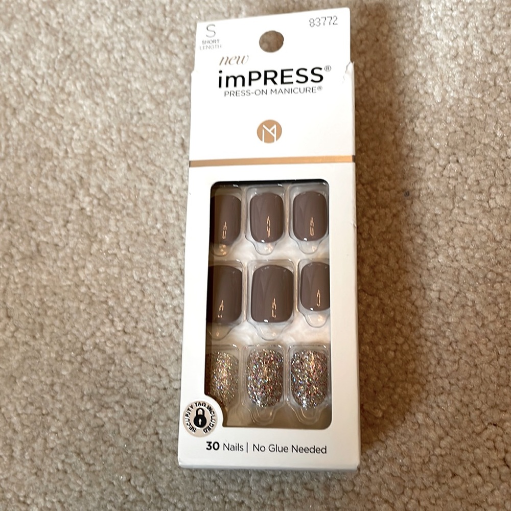 PRESS ON MANICURE- 30 DARK PURPLE &  SPARKLE NAILS